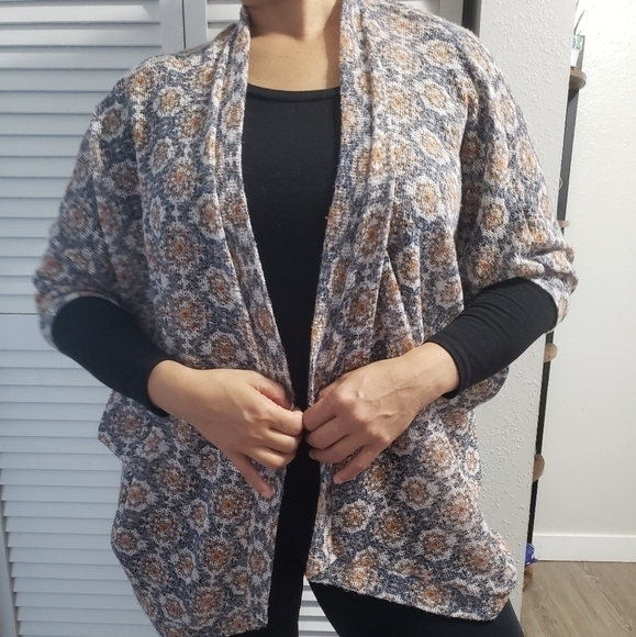 Painted threads Cardigan, Size M - Picture 2 of 11